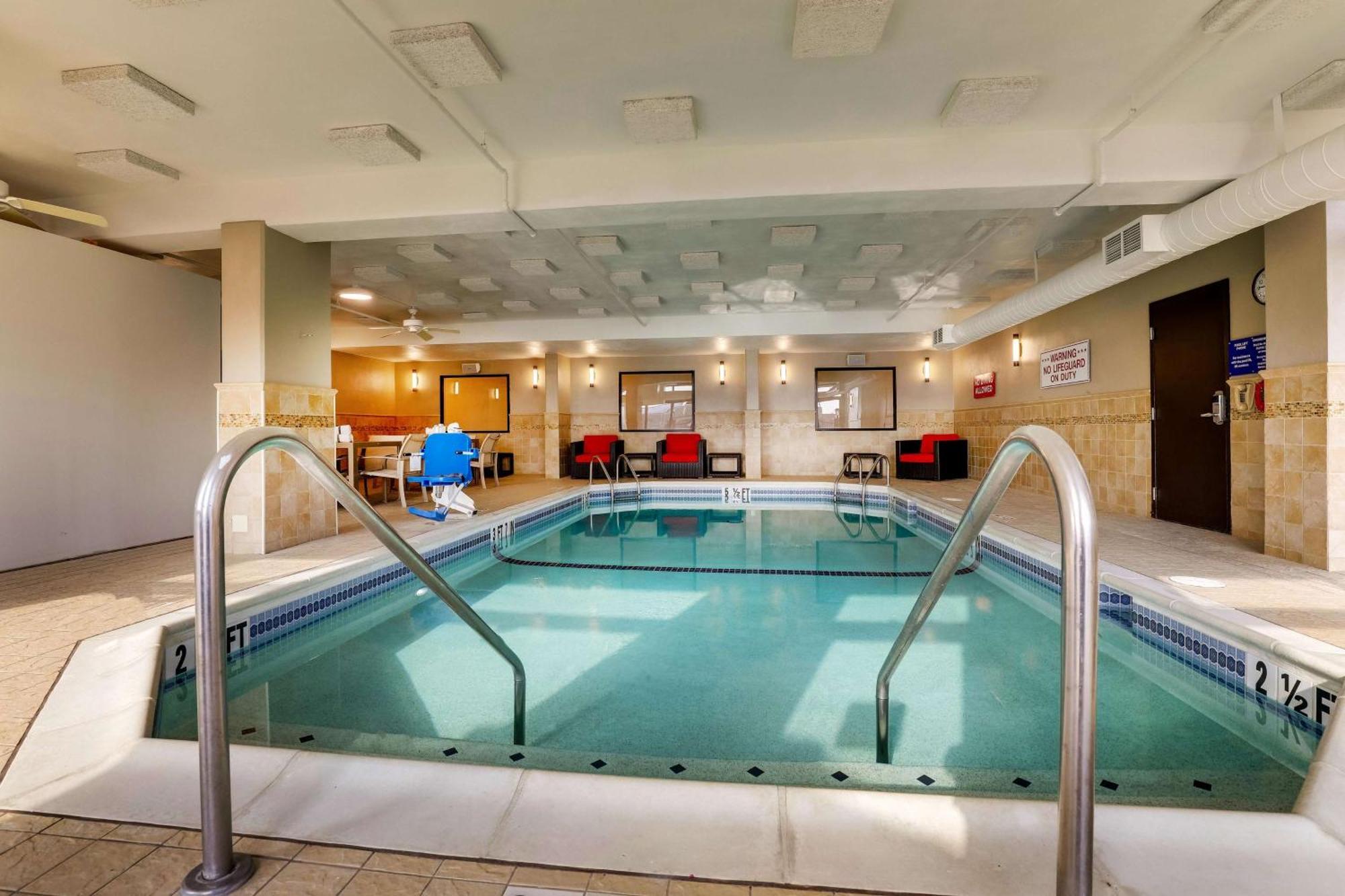 Drury Inn & Suites ماريون المظهر الخارجي الصورة